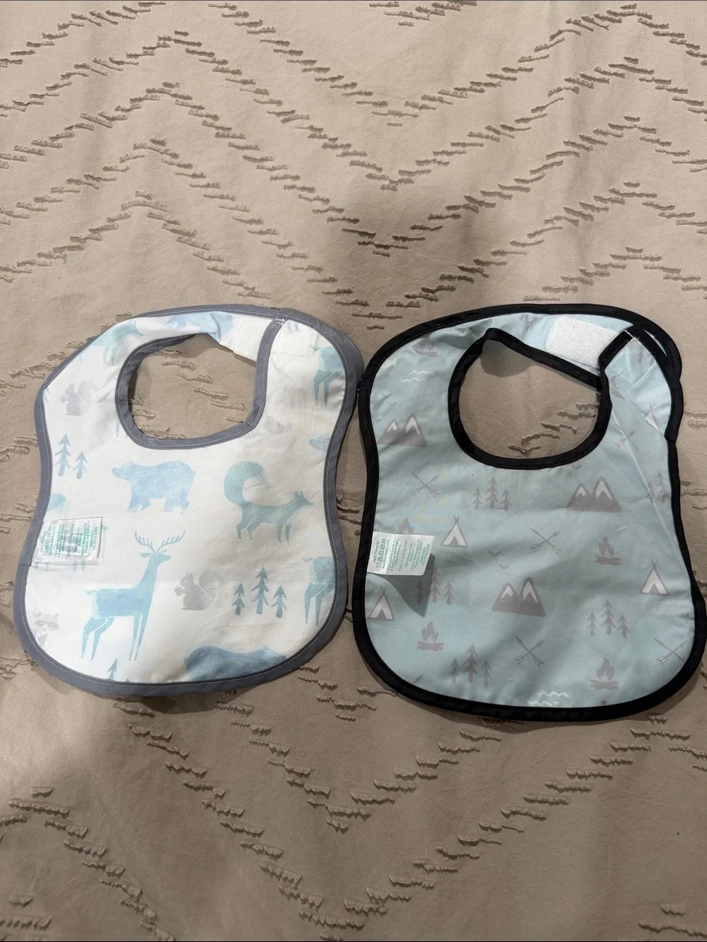 Bumkins Teal & White Waterproof Baby Bibs Outdoors / Wildlife Print (2-Pack)
